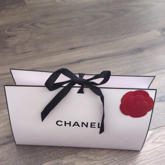 Chanel Gift Bag w/Confetti Rose Petal Design Tie Closure & Card/Sleeve - Picture 3 of 15